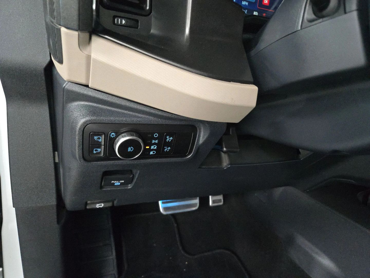 2023 Ford Bronco - Image 17