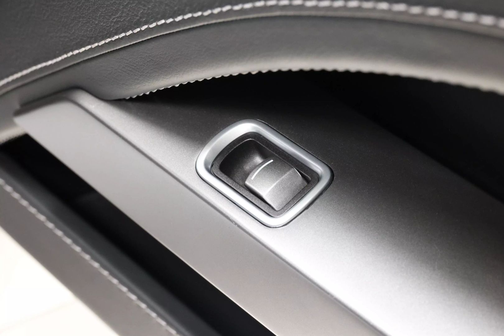 2011 Aston Martin Rapide - Image 87