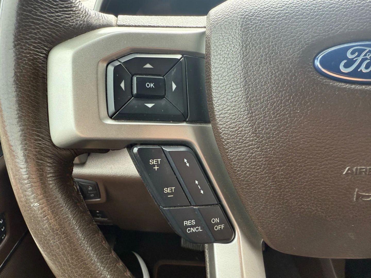 2020 Ford F250 Super Duty Crew Cab - Image 32