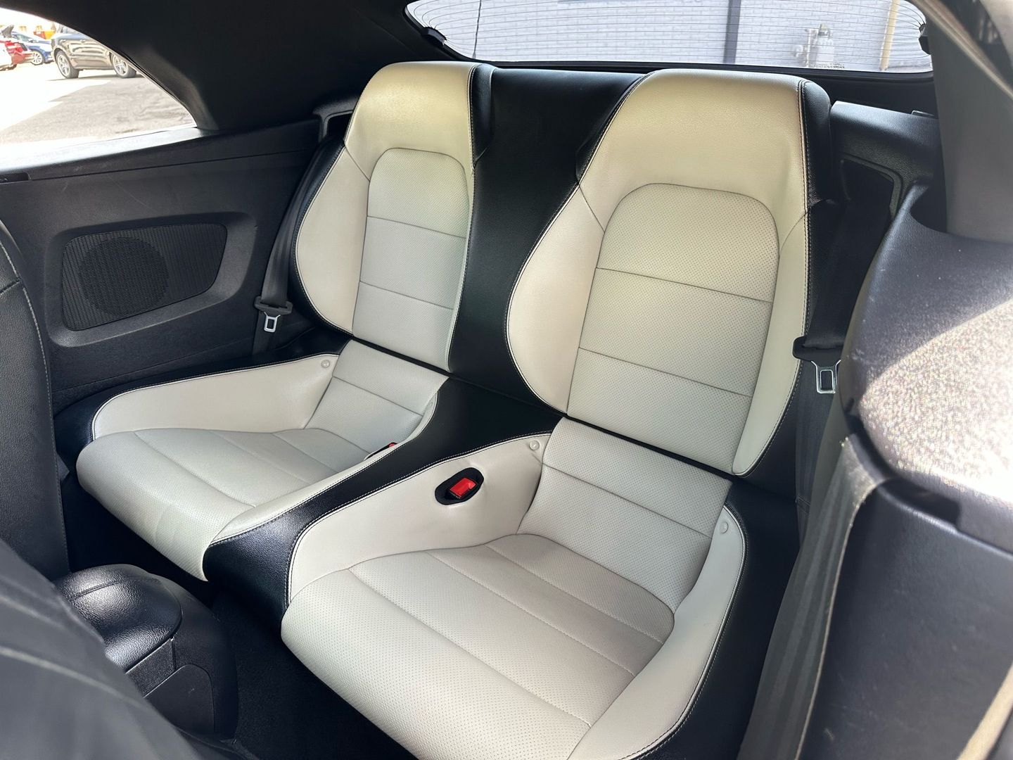 2019 Ford Mustang - Image 22