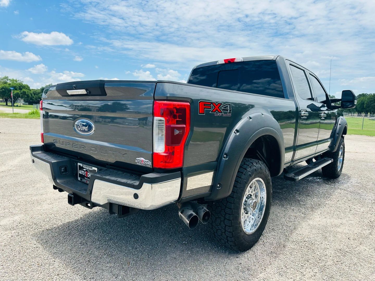 2017 Ford F250 Super Duty Crew Cab - Image 6