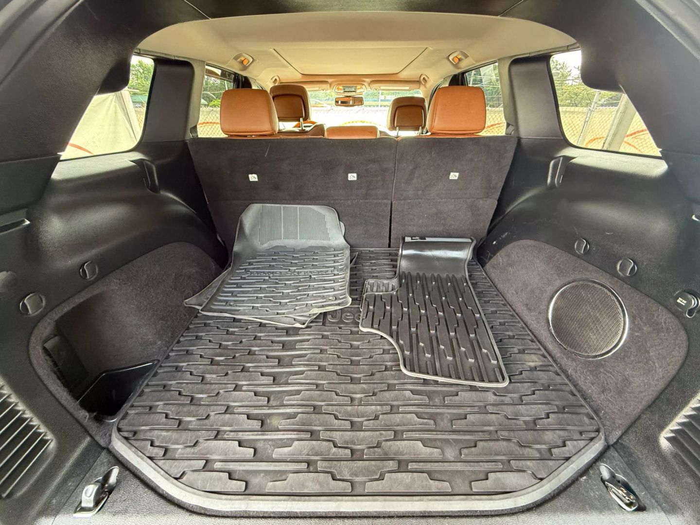 2013 Jeep Grand Cherokee - Image 20