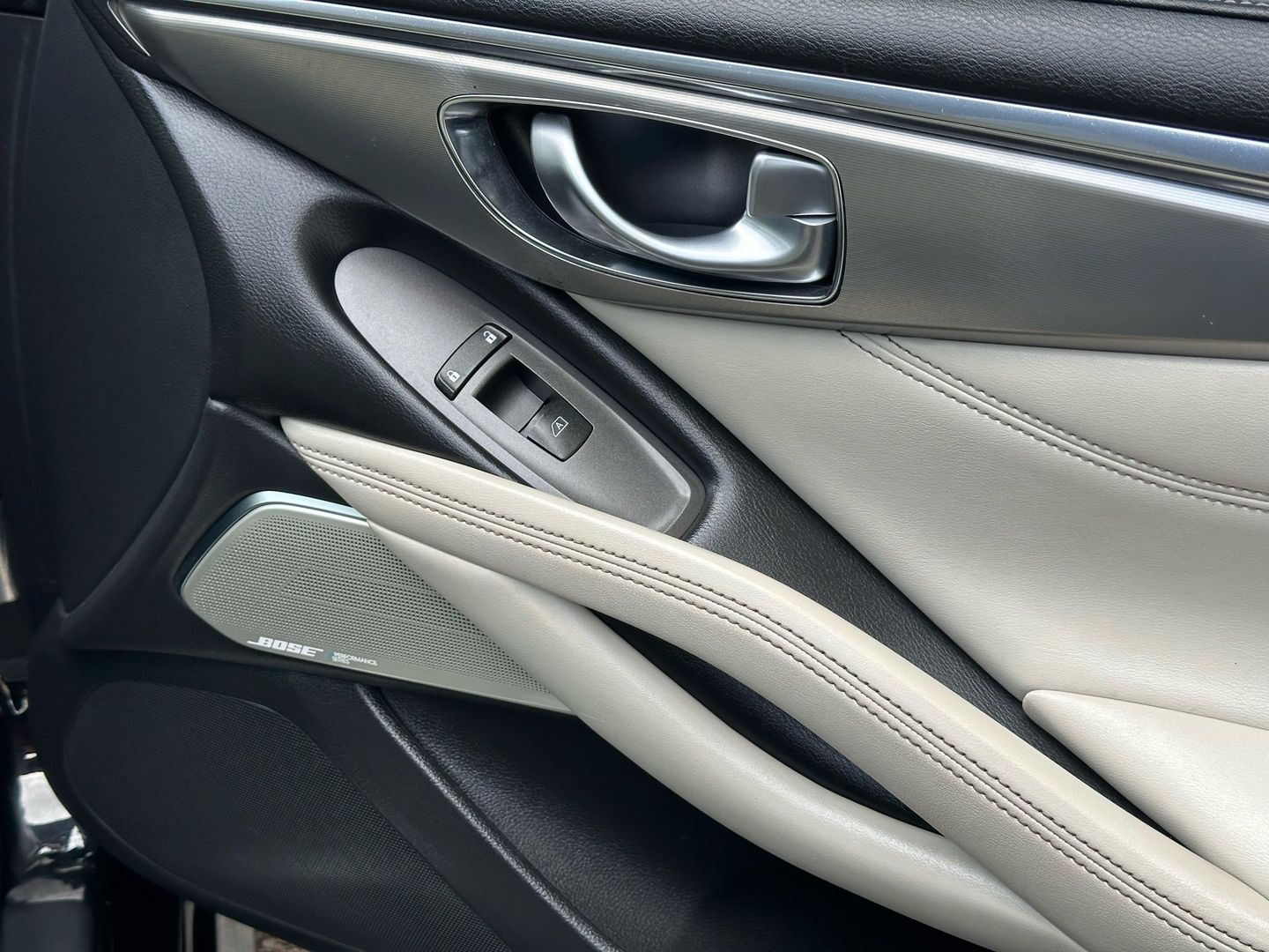 2019 Infiniti Q60 - Image 15