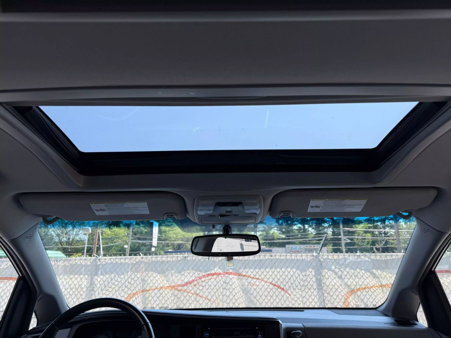 2015 Toyota Sienna - Image 35
