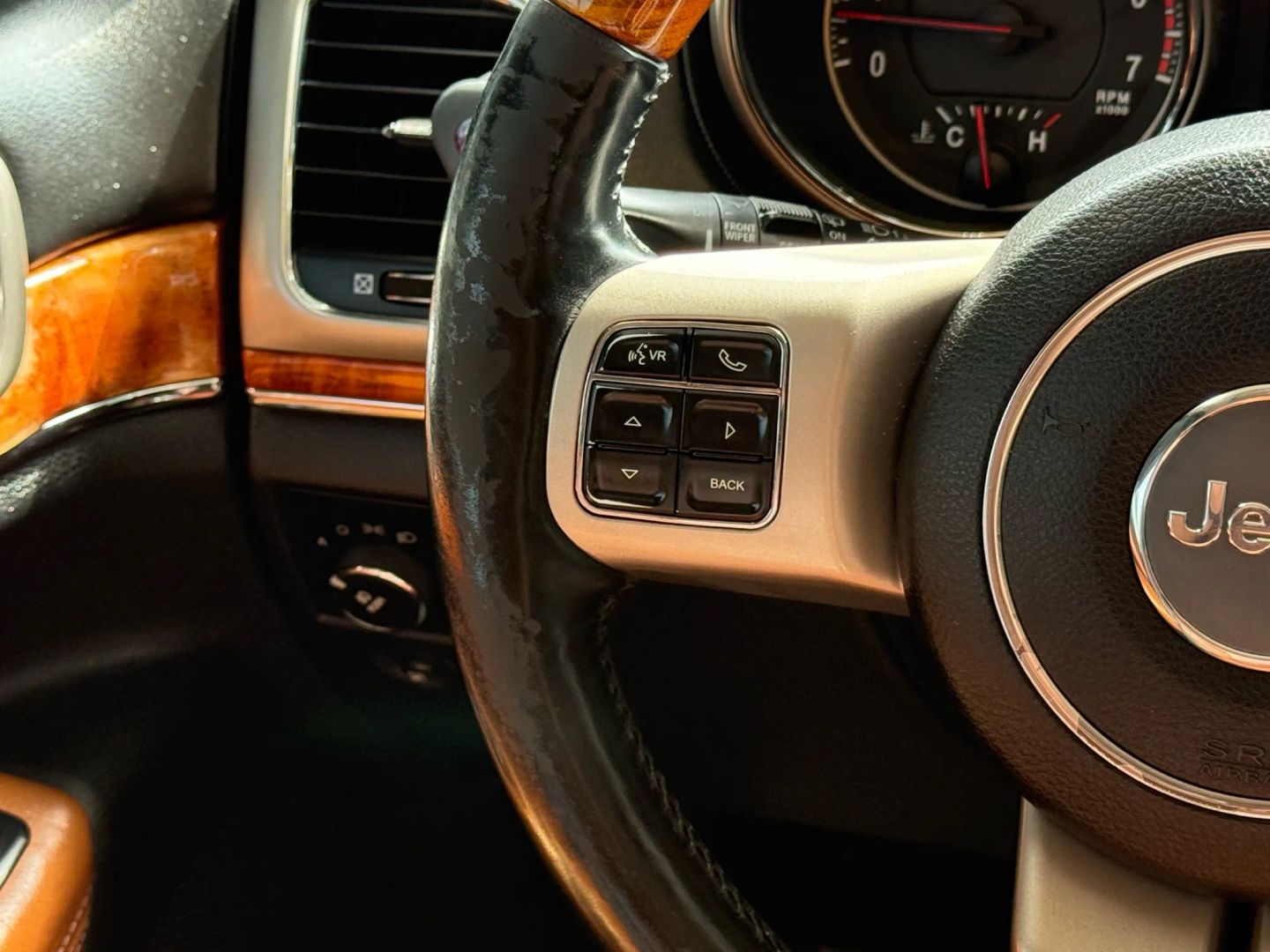 2013 Jeep Grand Cherokee - Image 34