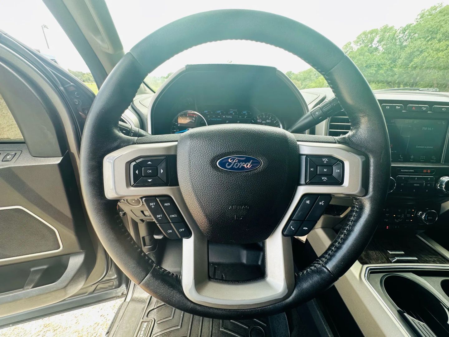 2017 Ford F250 Super Duty Crew Cab - Image 26