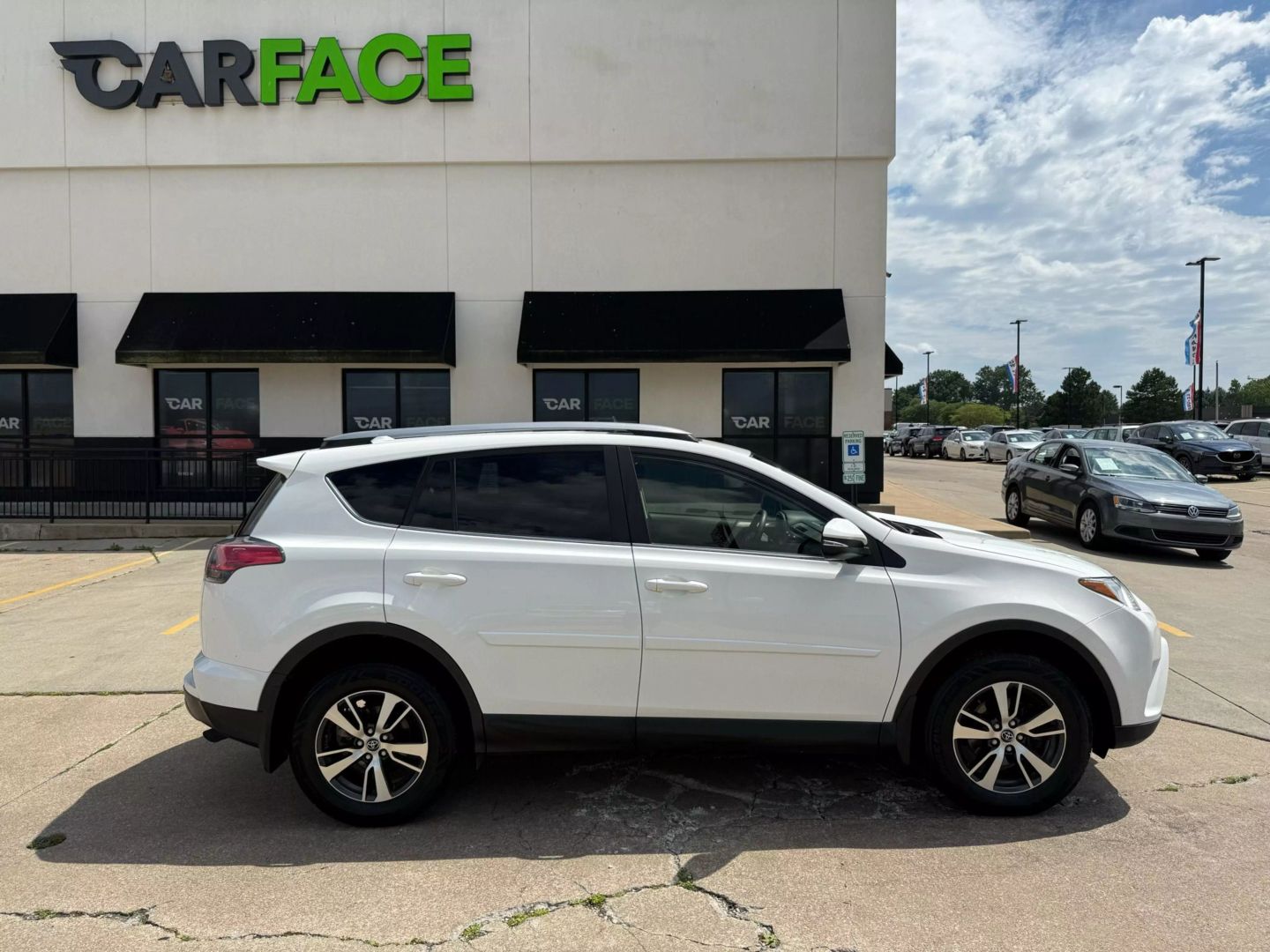 2017 Toyota Rav4 - Image 17
