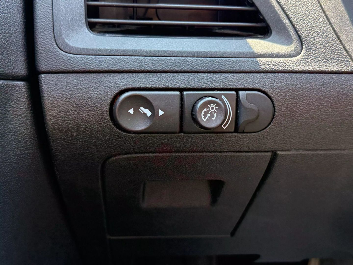 2008 Chevrolet Malibu - Image 31