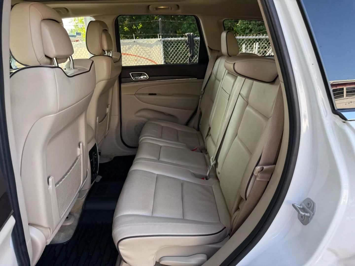 2015 Jeep Grand Cherokee - Image 18