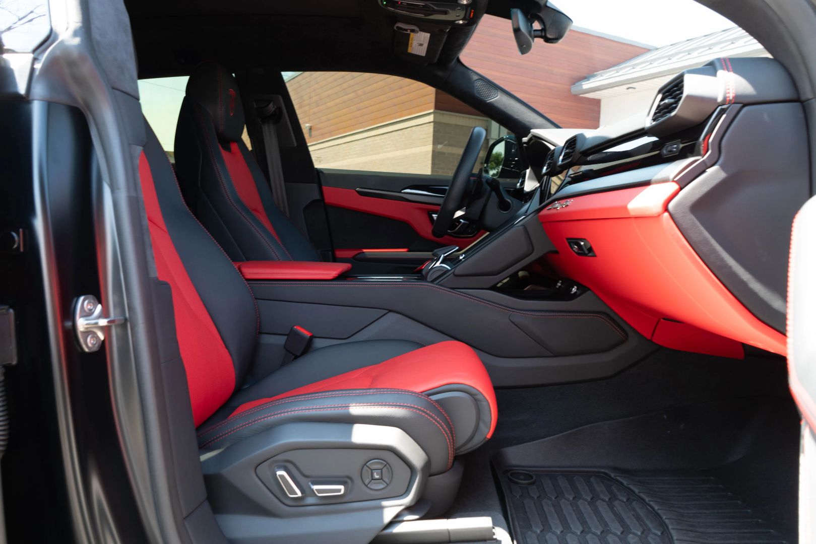 2022 Lamborghini Urus - Image 50