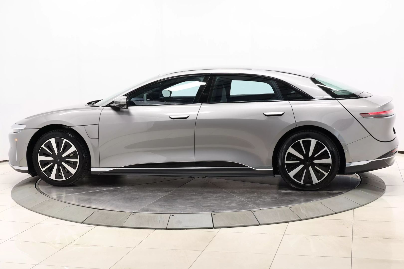 2025 Lucid Air - Image 6