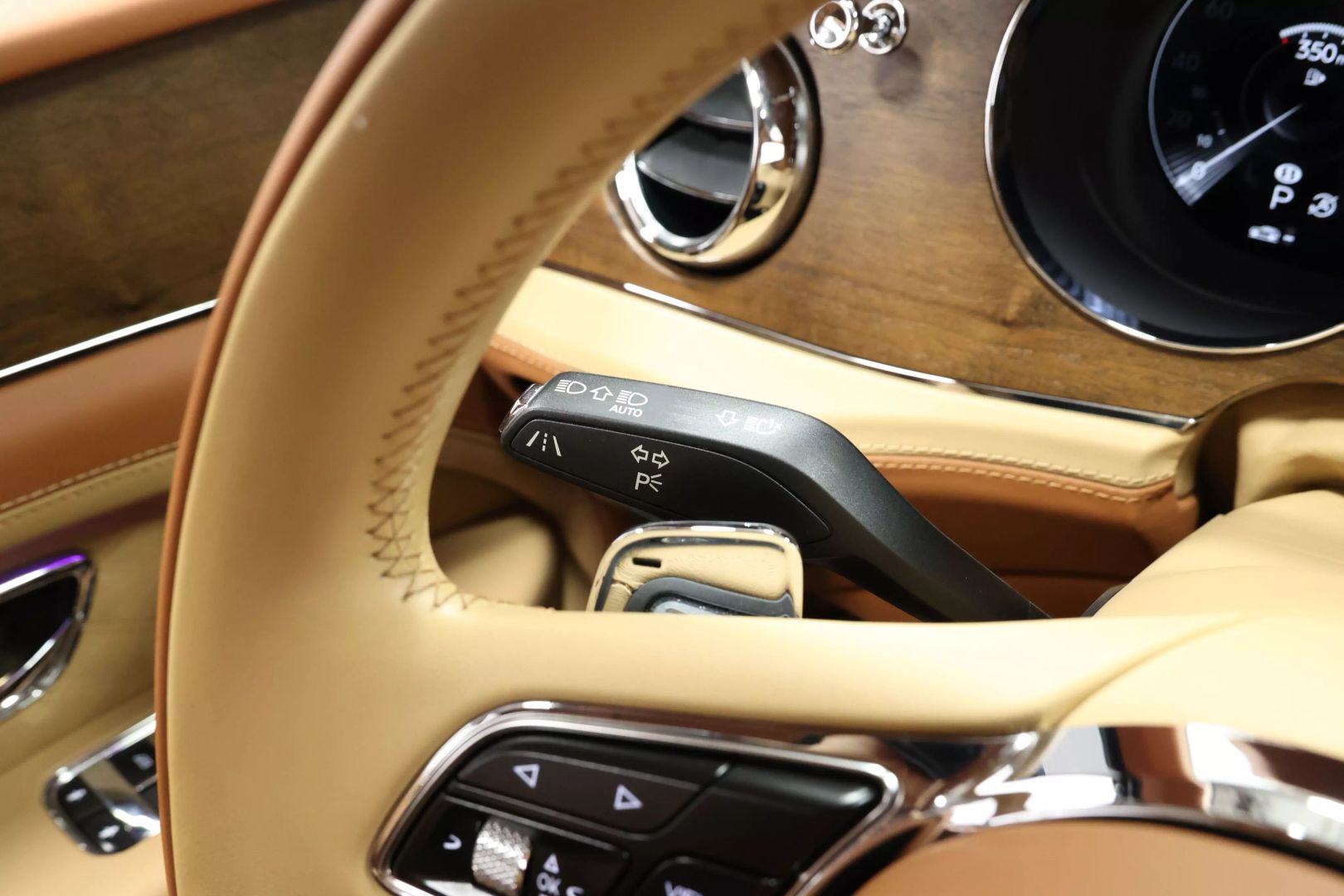 2023 Bentley Bentayga Ewb - Image 26
