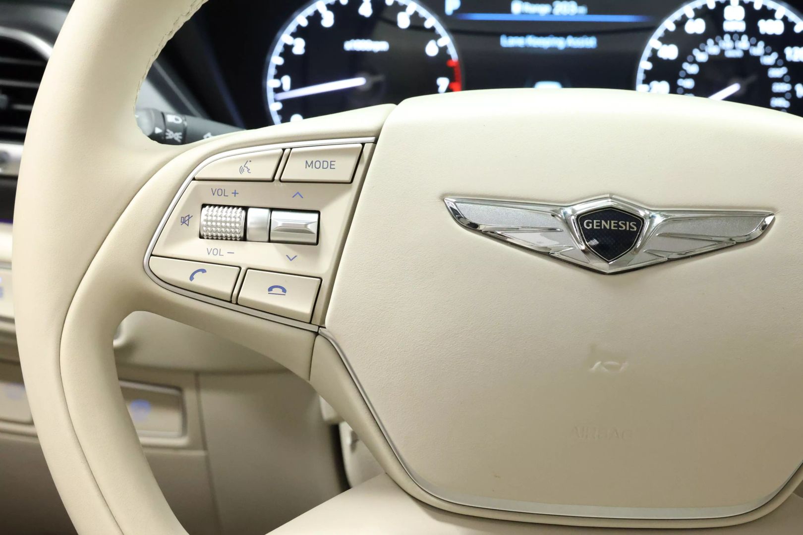 2020 Genesis G90 - Image 24