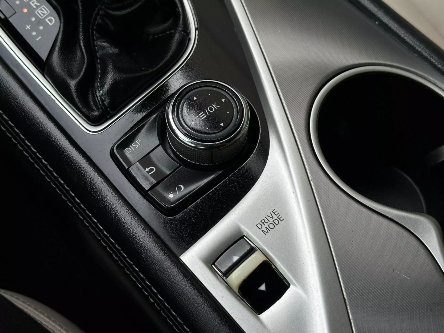 2019 Infiniti Q60 - Image 21