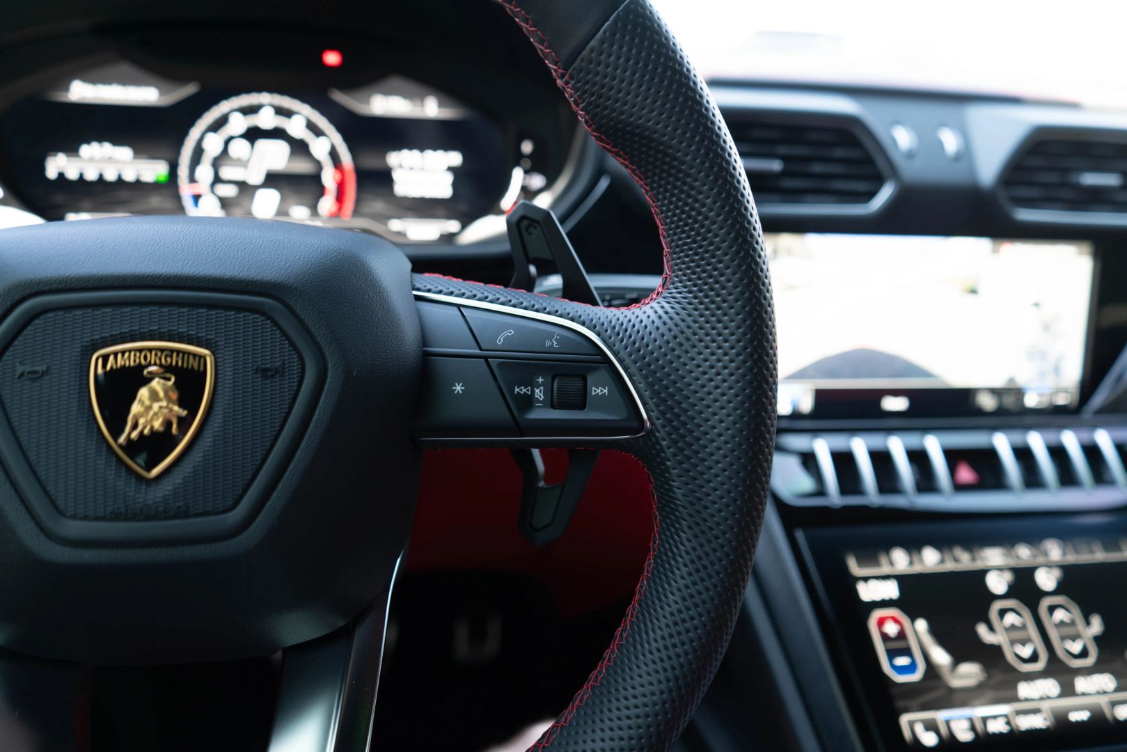 2022 Lamborghini Urus - Image 41