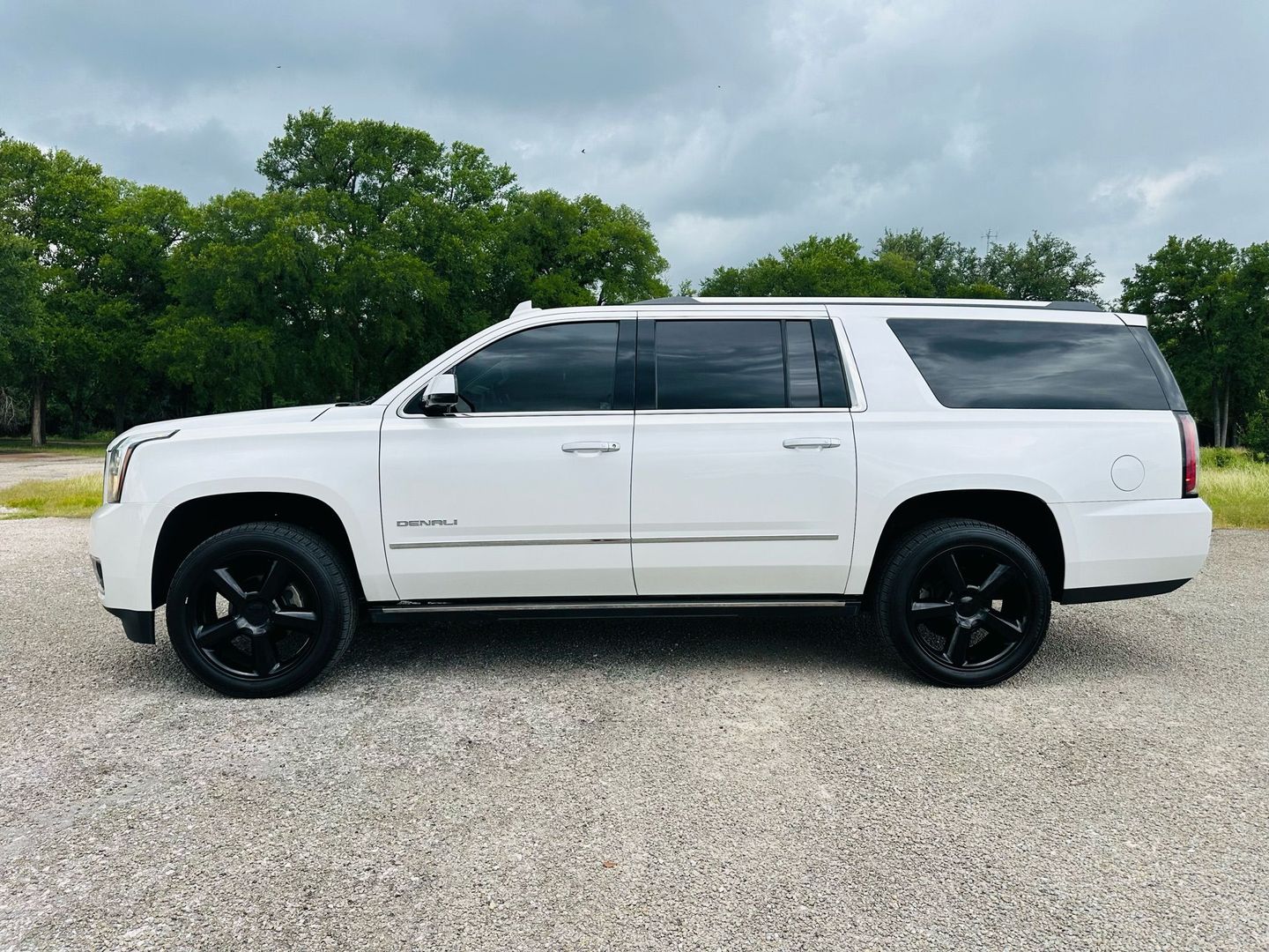 2017 Gmc Yukon Xl - Image 2
