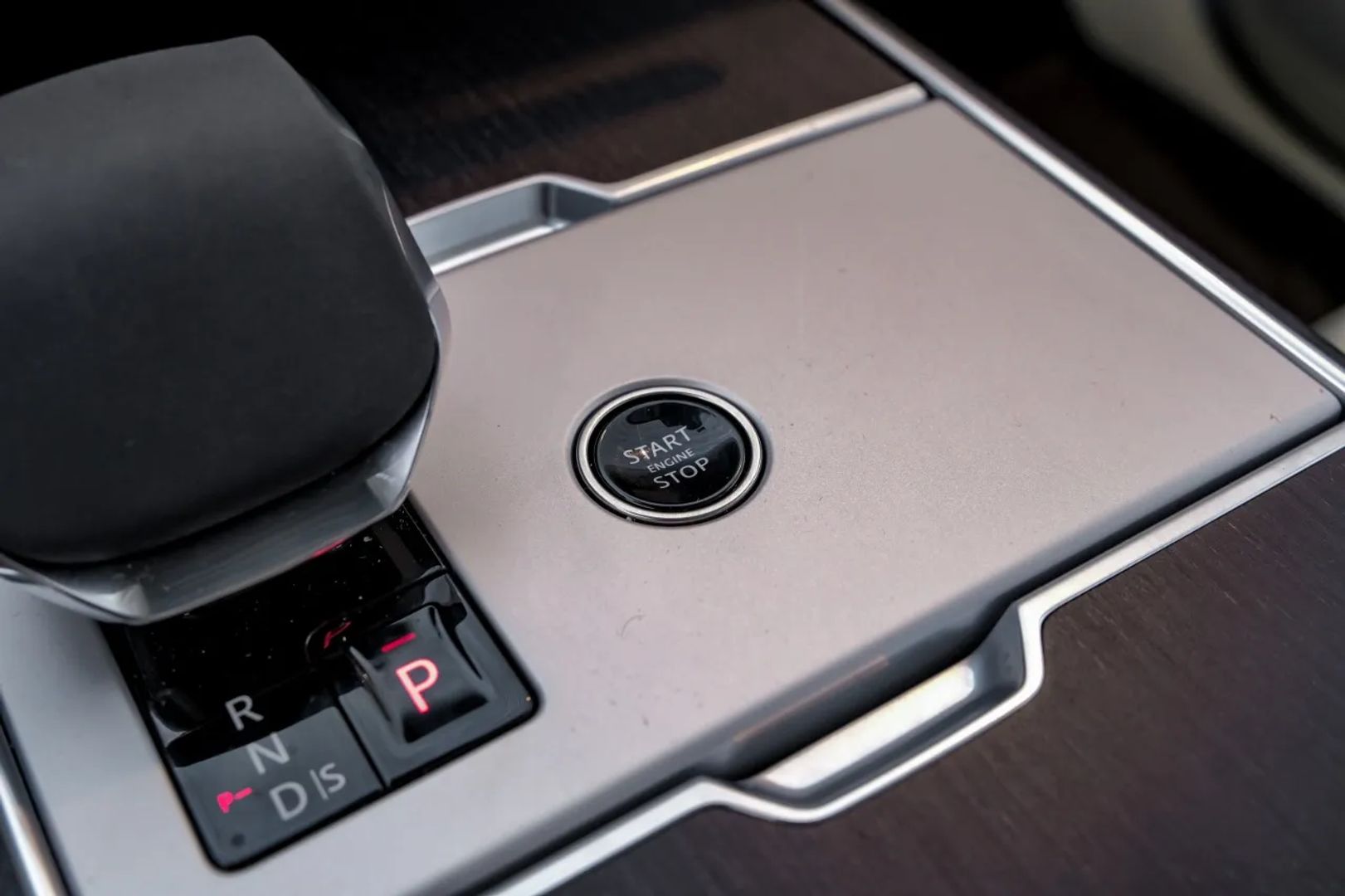 2024 Land Rover Range Rover - Image 18