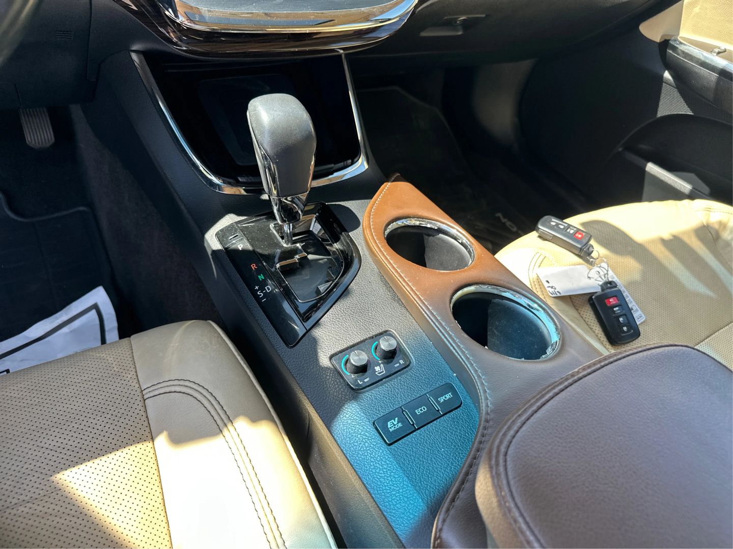 2014 TOYOTA AVALON SEDAN 4-CYL, HYBRID, 2.5 LITER LIMITED HYBRID SEDAN 4D