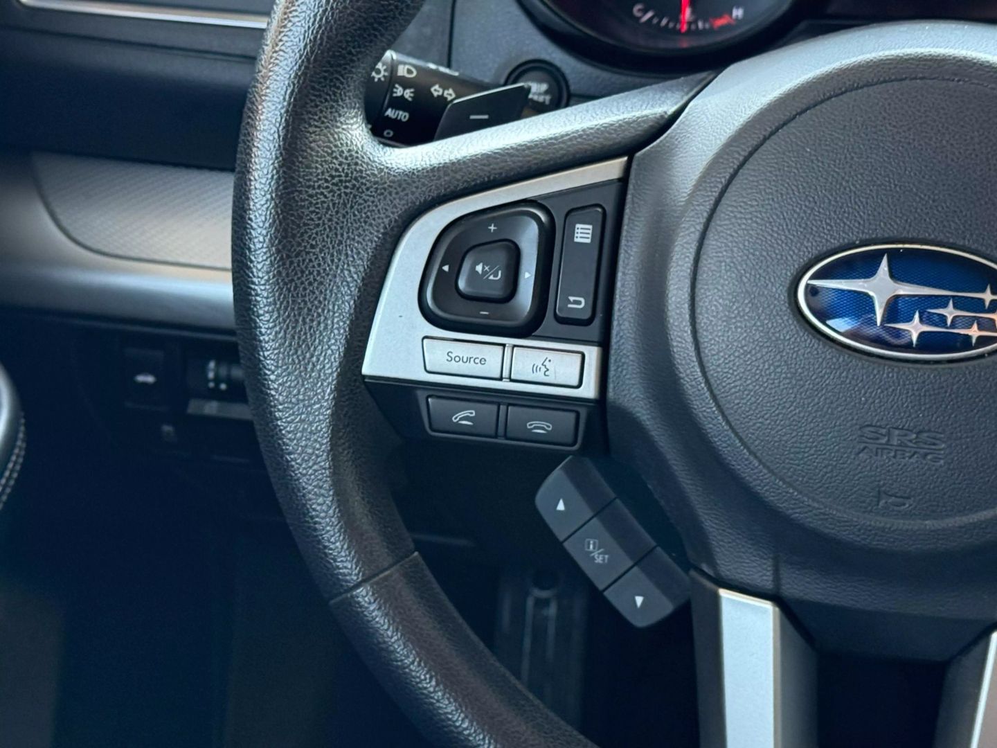2015 Subaru Legacy - Image 31