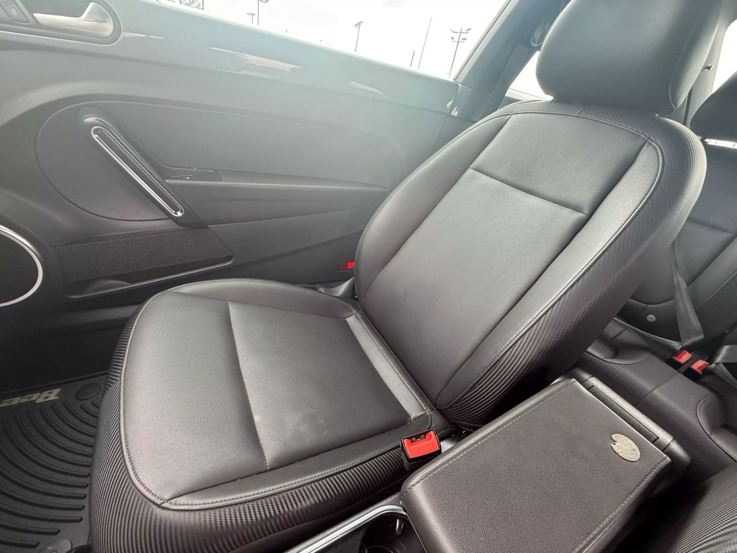 2014 Volkswagen Beetle - Image 33