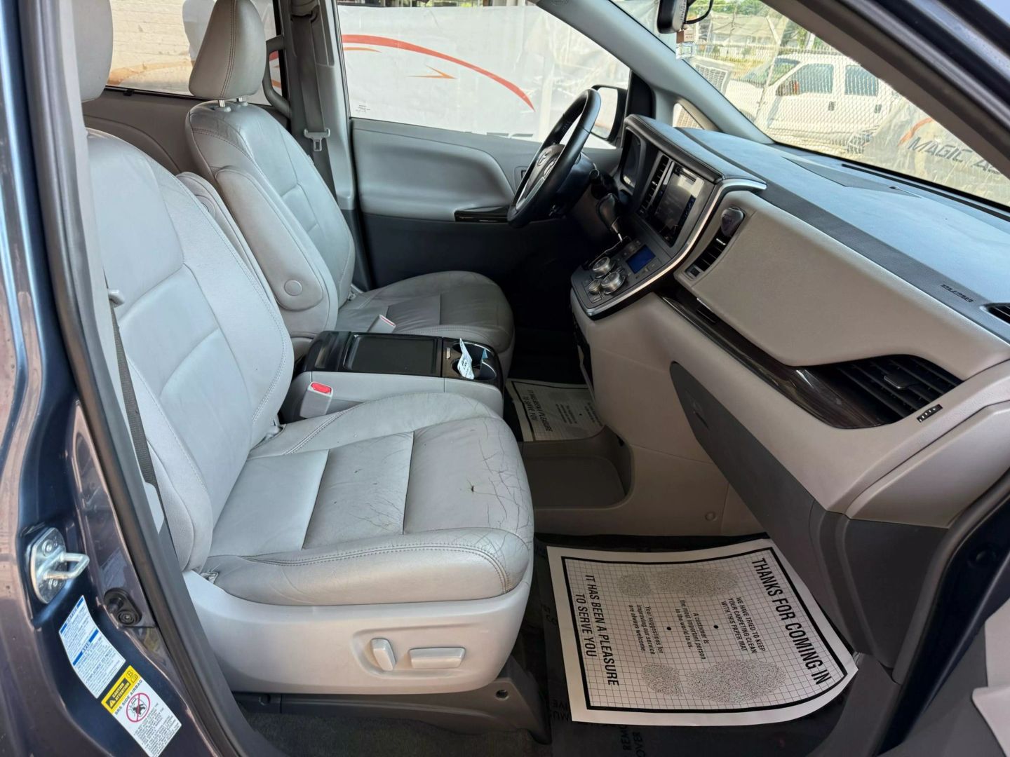 2015 Toyota Sienna - Image 24