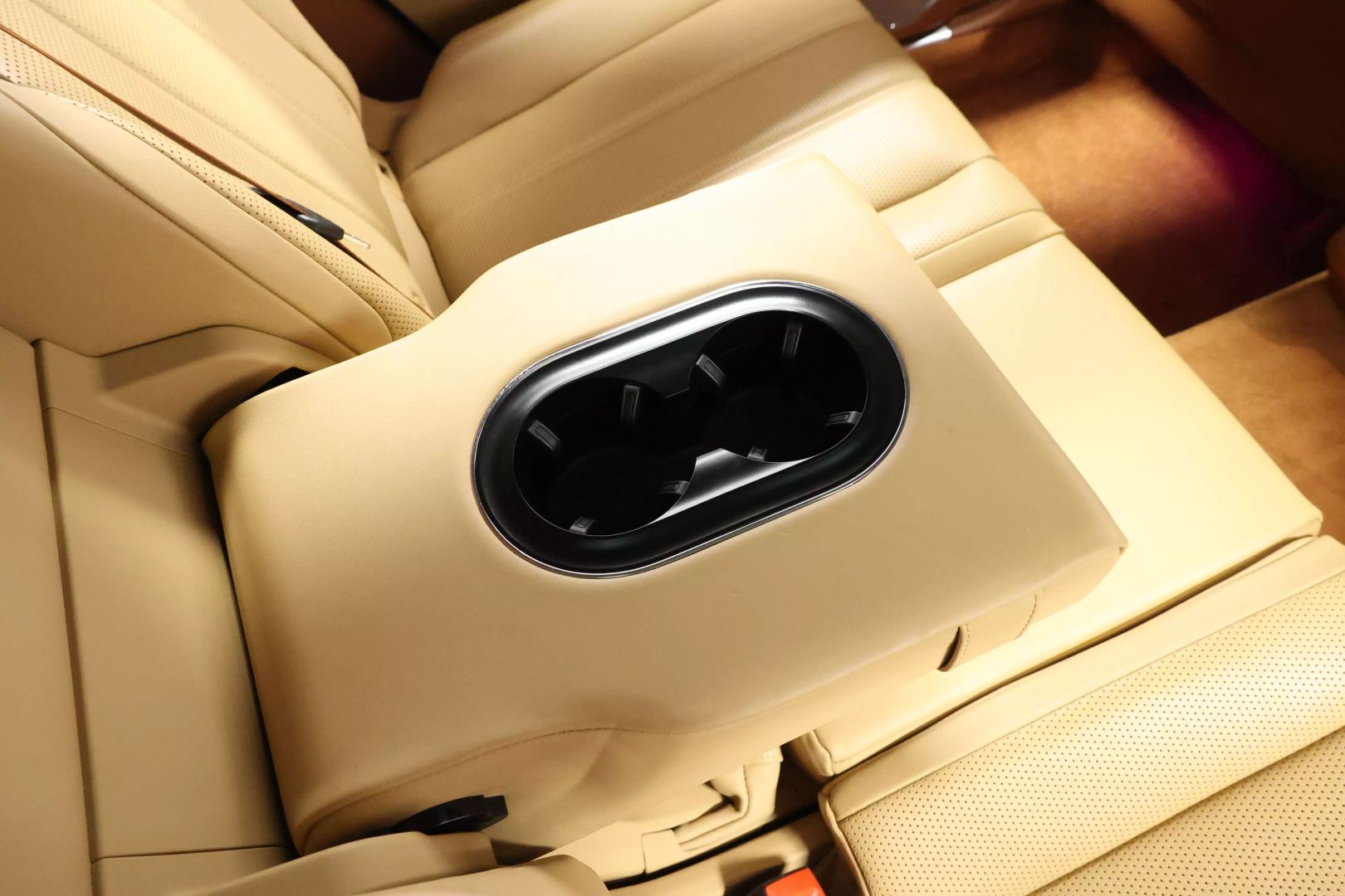 2023 Bentley Bentayga Ewb - Image 84