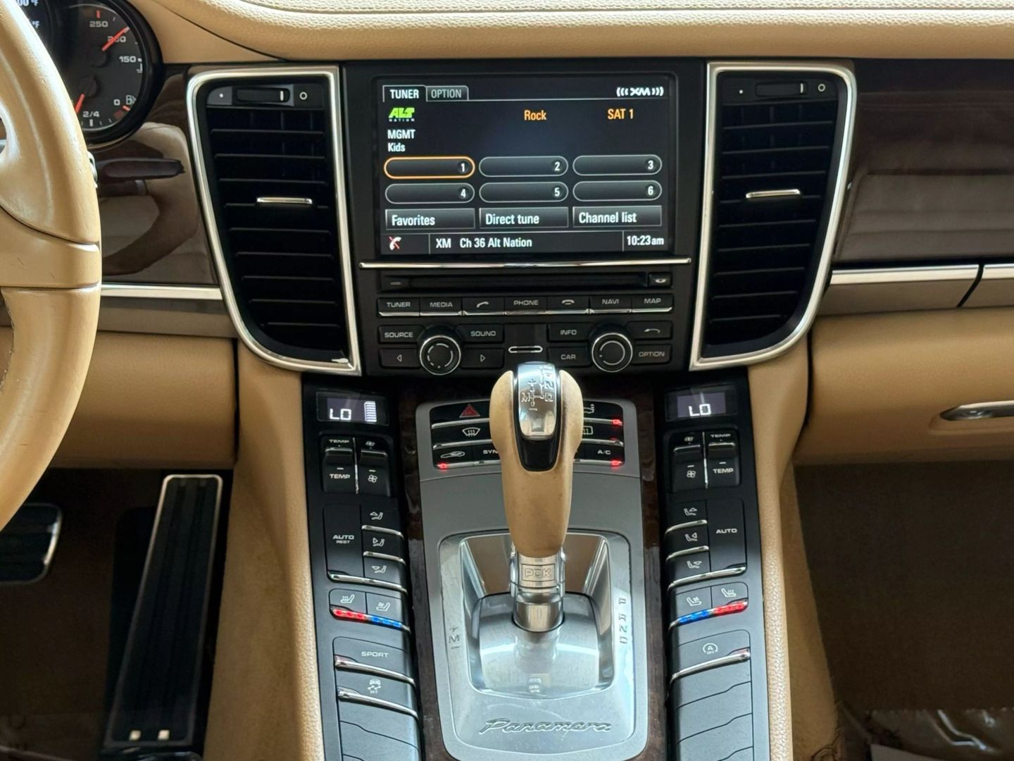 2015 Porsche Panamera - Image 29