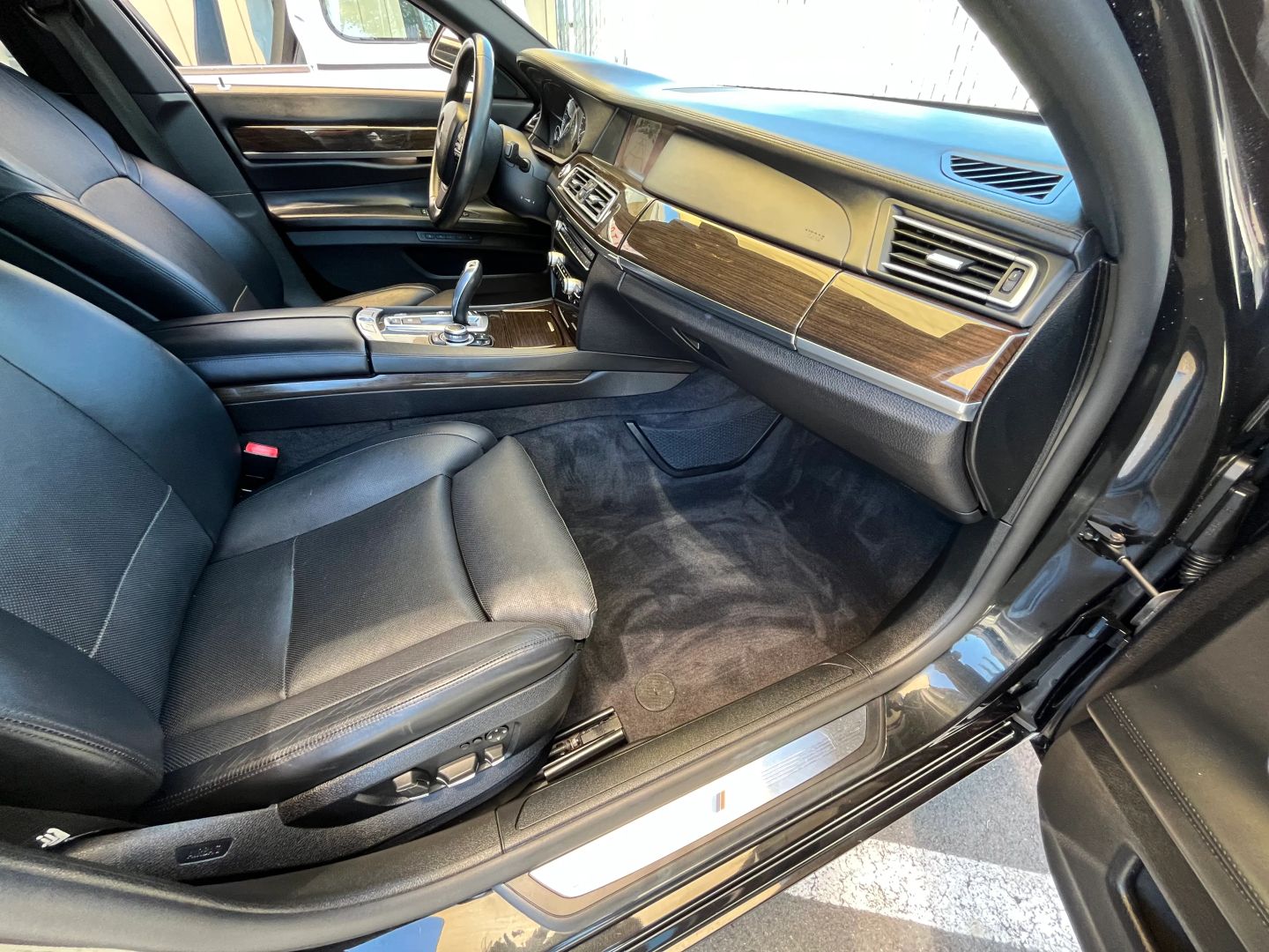 2011 Bmw 7 Series  Vin: Wbakb4c54bc574410 Stock Id: 574410 - Image 13
