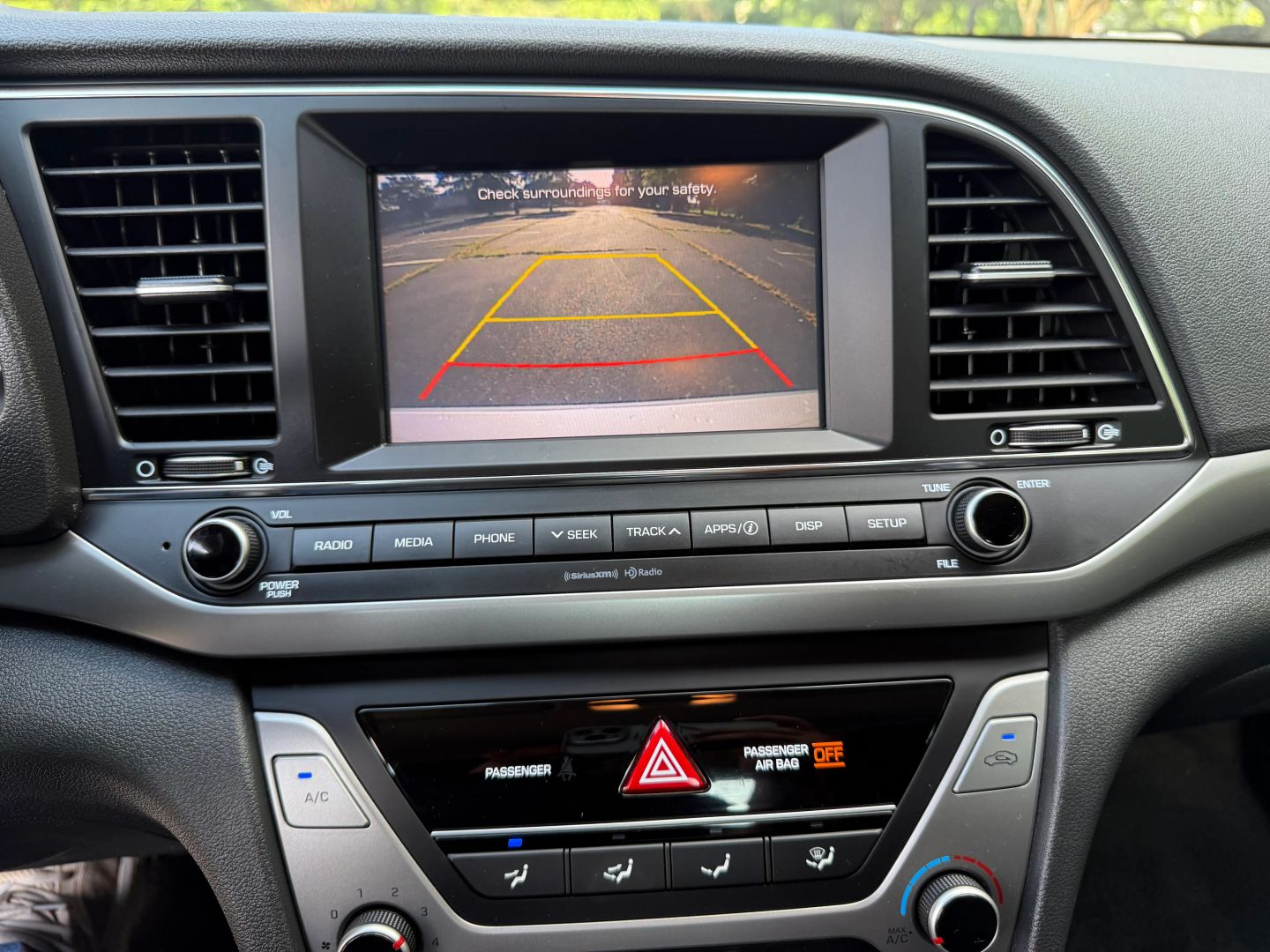 2018 Hyundai Elantra - Image 18