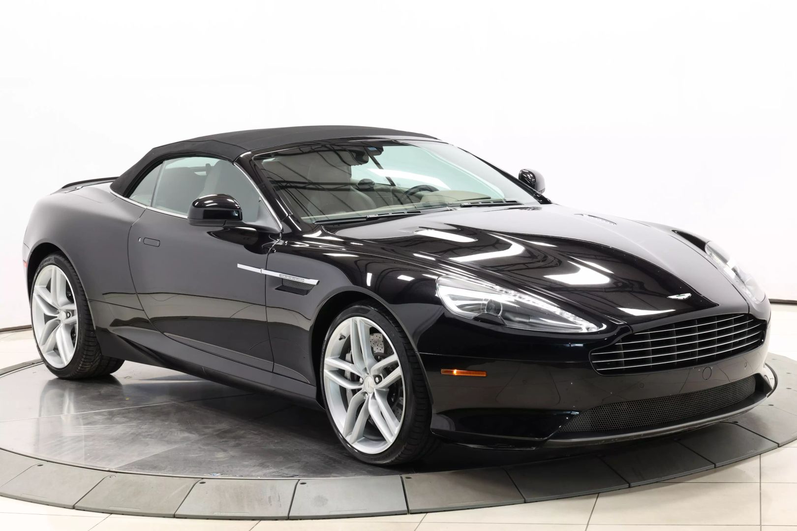 2015 Aston Martin Db9 - Image 101