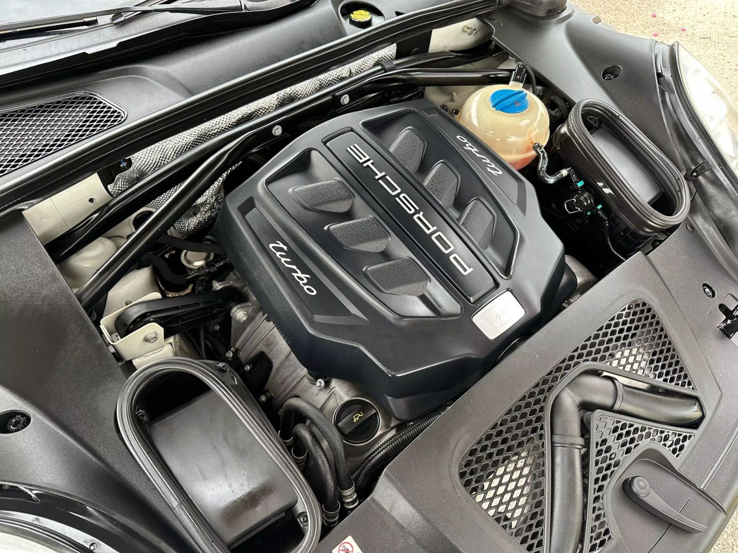 2015 Porsche Macan - Image 53