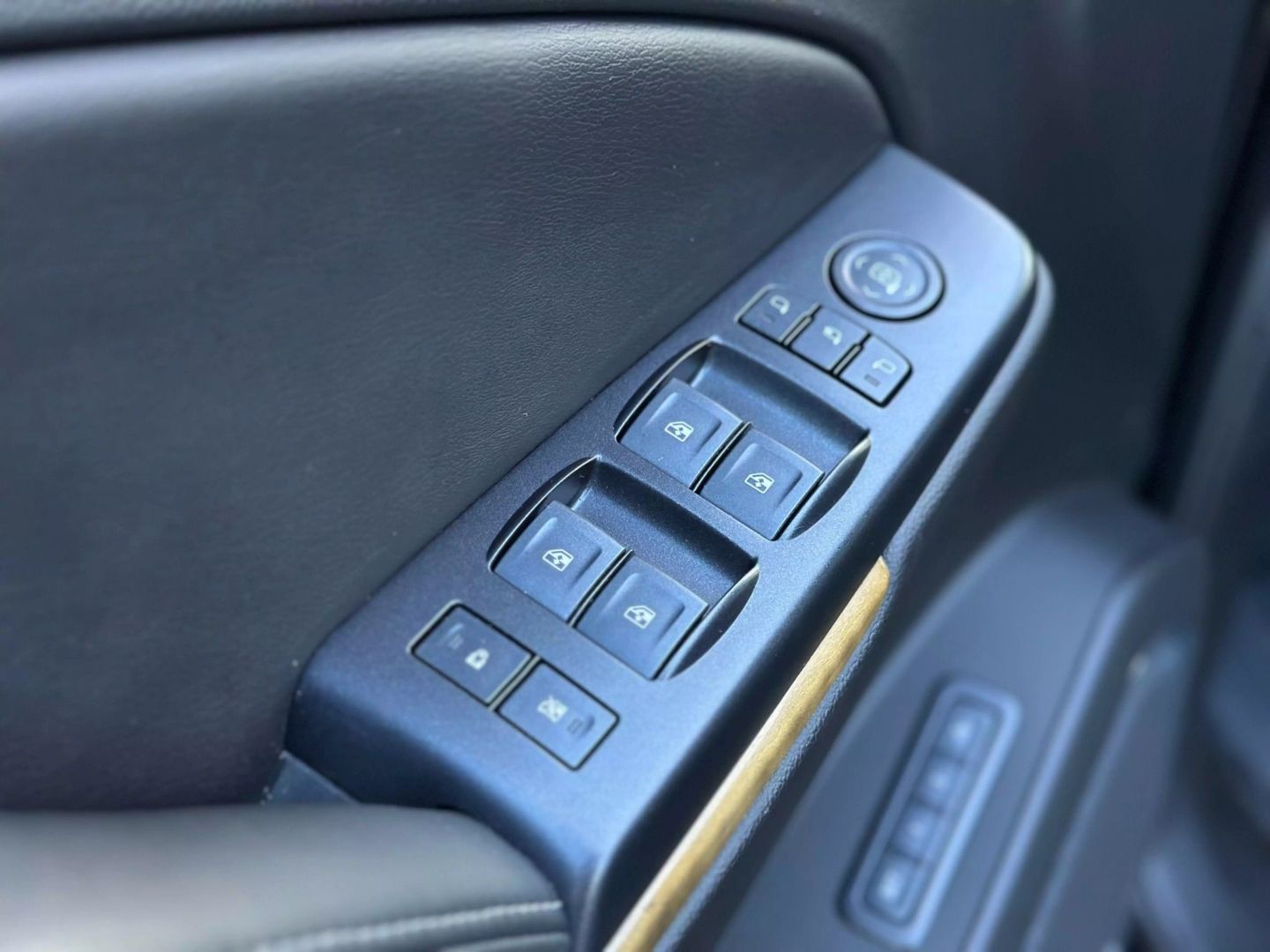 2015 GMC YUKON XL SUV V8, ECOTEC3, FF, 6.2L DENALI SPORT UTILITY 4D