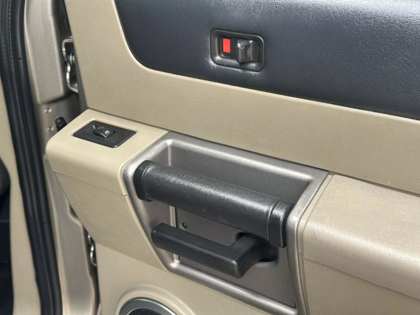 2003 Hummer H2 - Image 26
