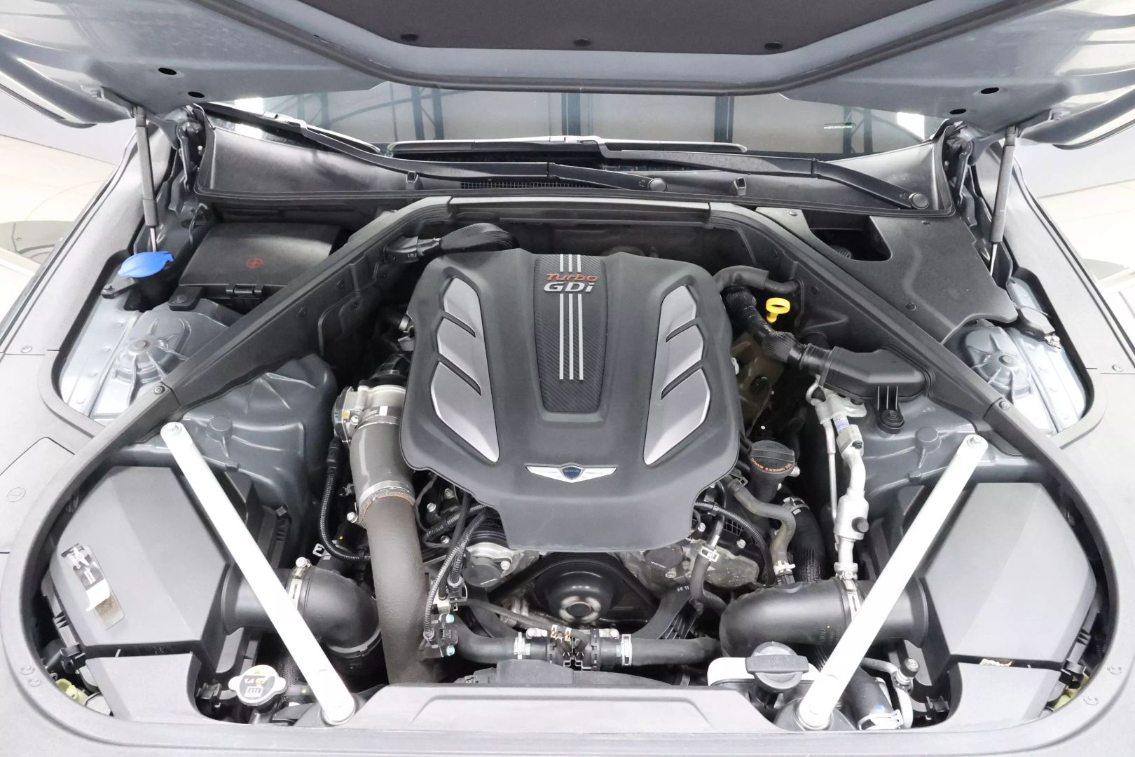 2020 Genesis G90 - Image 123