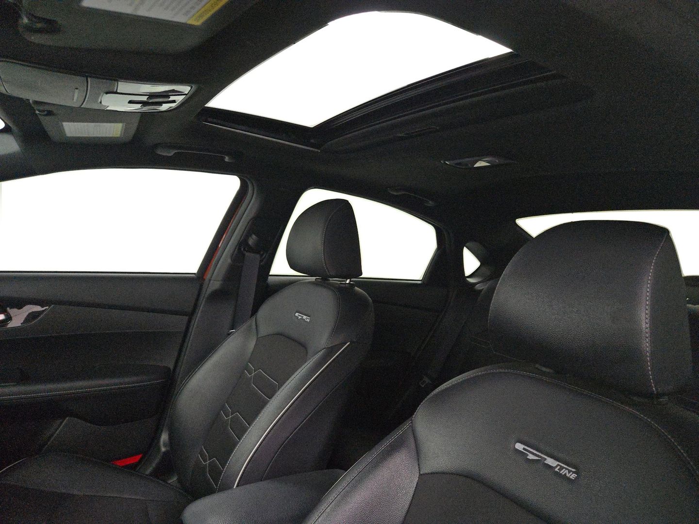 2021 Kia Forte - Image 21