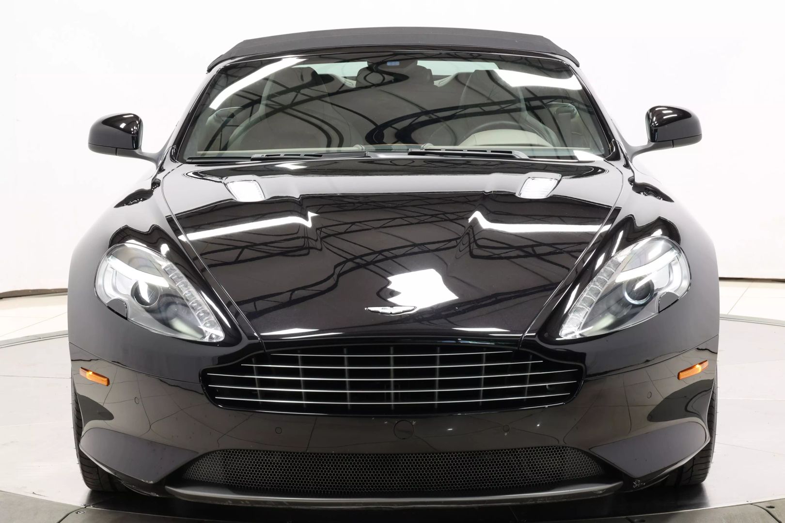 2015 Aston Martin Db9 - Image 102