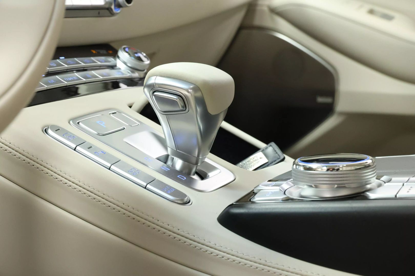 2020 Genesis G90 - Image 56