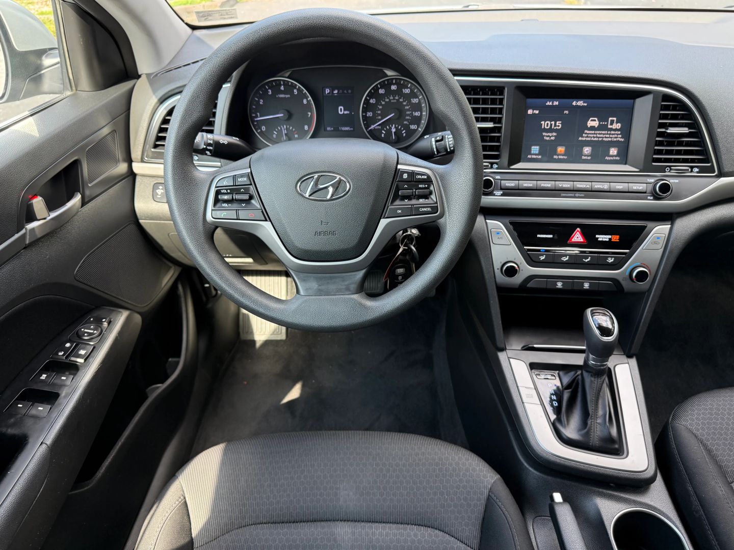 2018 Hyundai Elantra - Image 17
