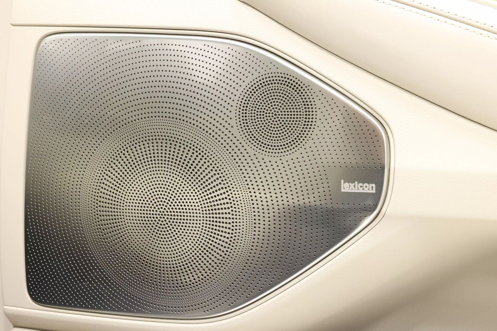 2020 Genesis G90 - Image 103