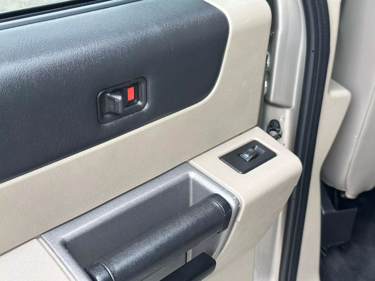 2003 Hummer H2 - Image 18