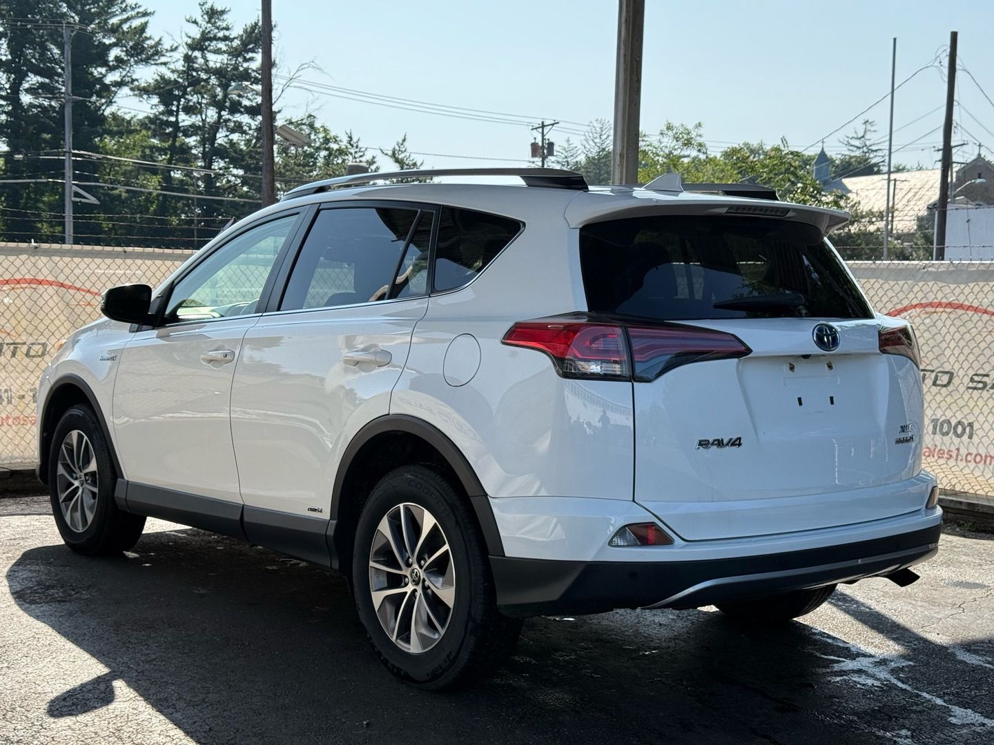 2018 Toyota Rav4 Hybrid - Image 9