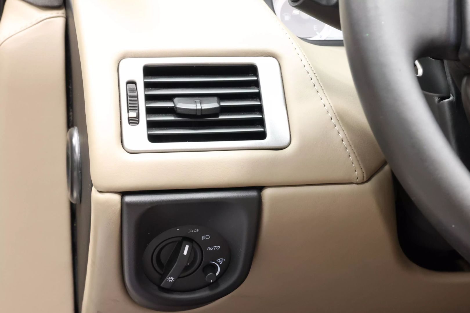 2015 Aston Martin Db9 - Image 19
