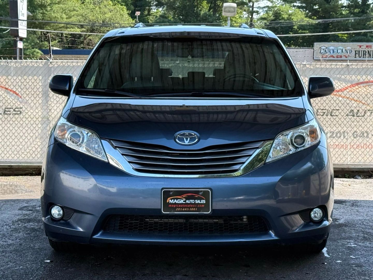 2015 Toyota Sienna - Image 5