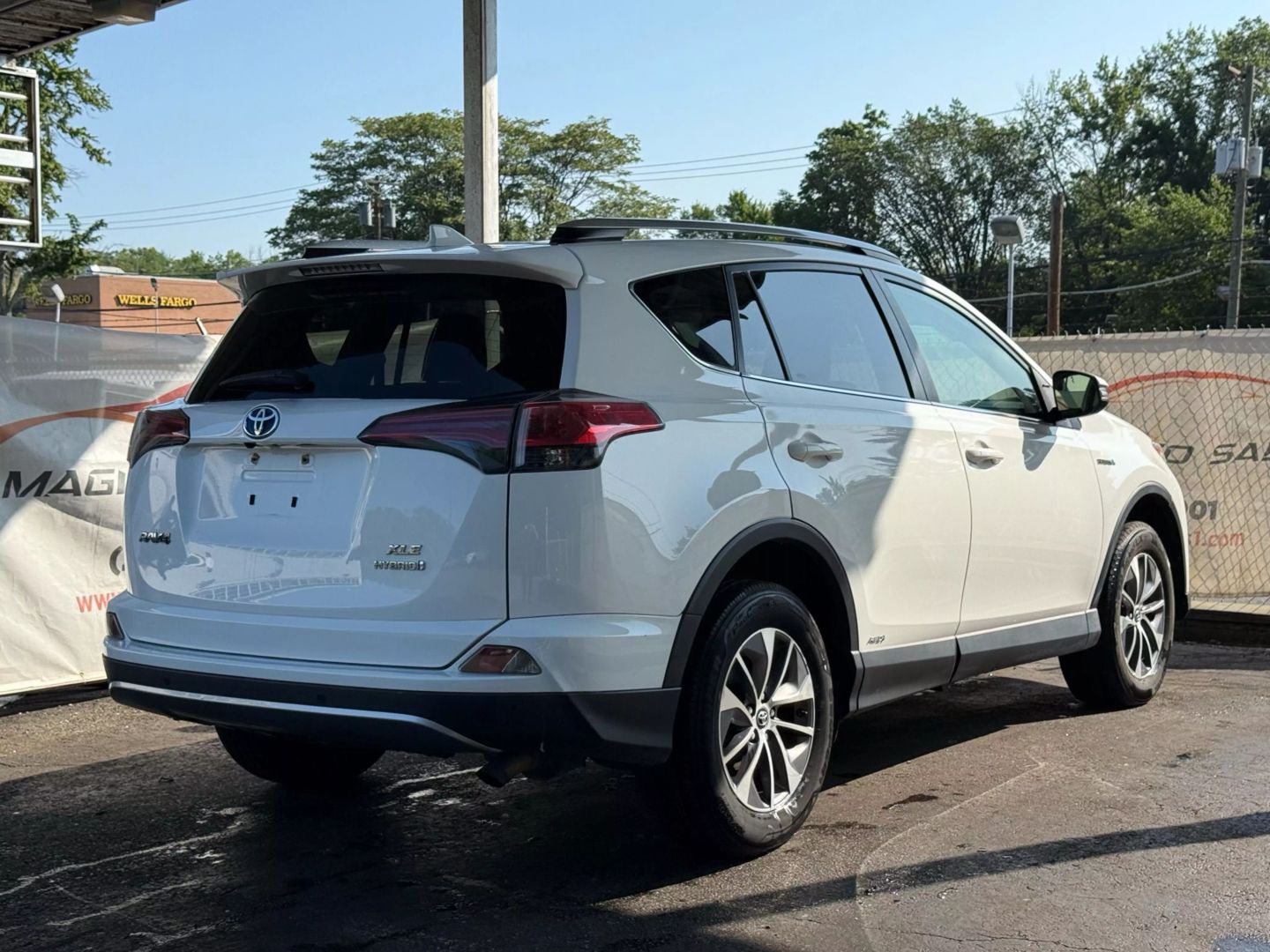 2018 Toyota Rav4 Hybrid - Image 11
