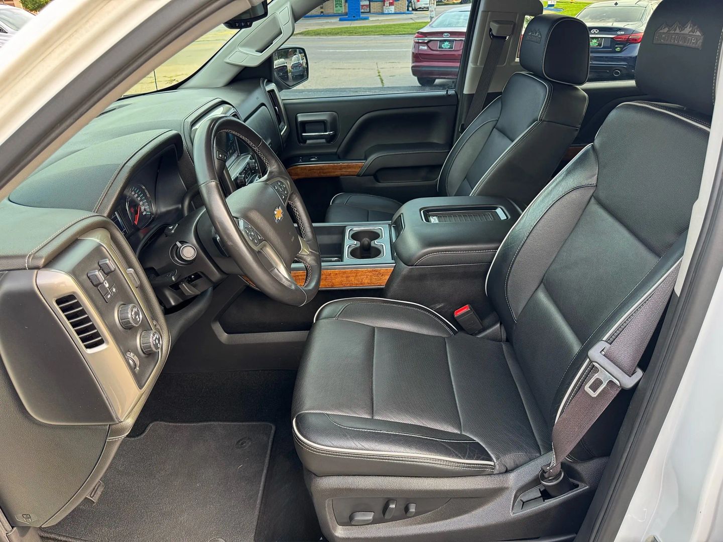 2017 Chevrolet Silverado 1500 Crew Cab - Image 15