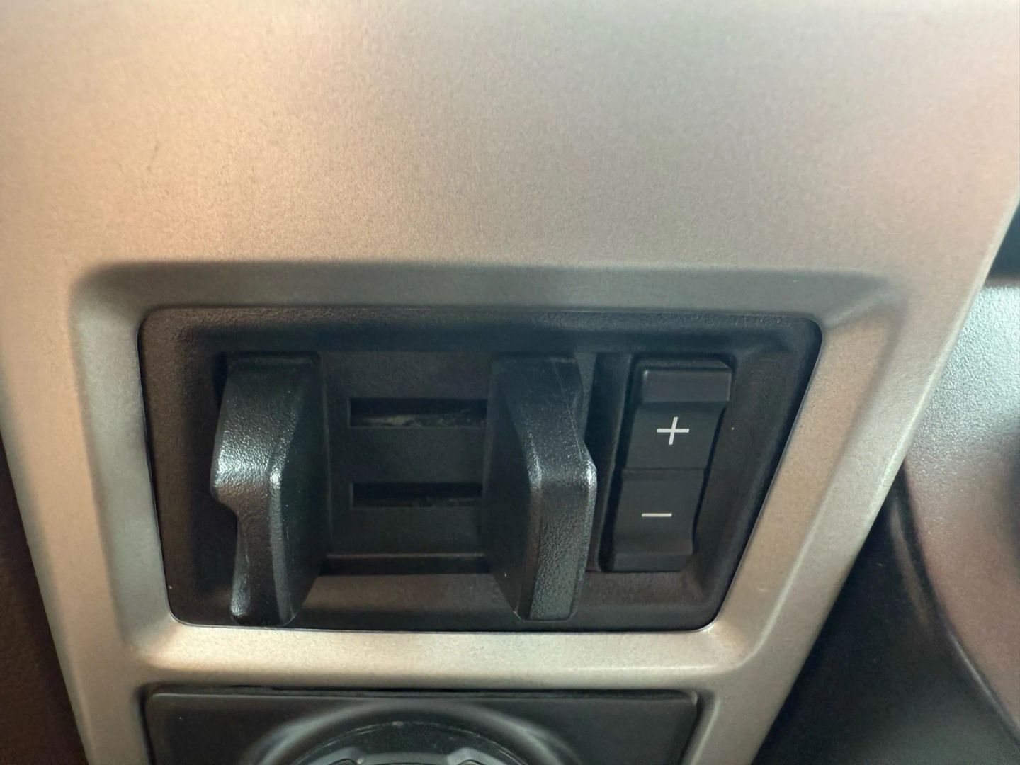 2020 Ford F250 Super Duty Crew Cab - Image 28