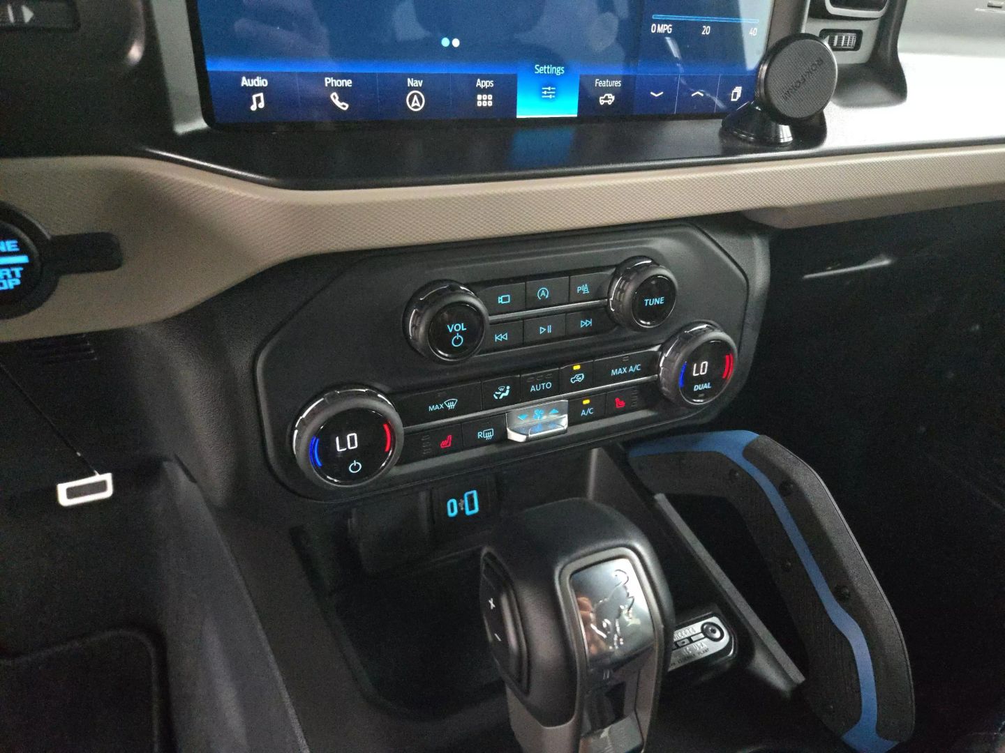 2023 Ford Bronco - Image 24