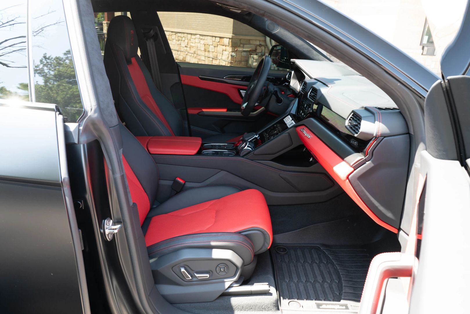 2022 Lamborghini Urus - Image 51