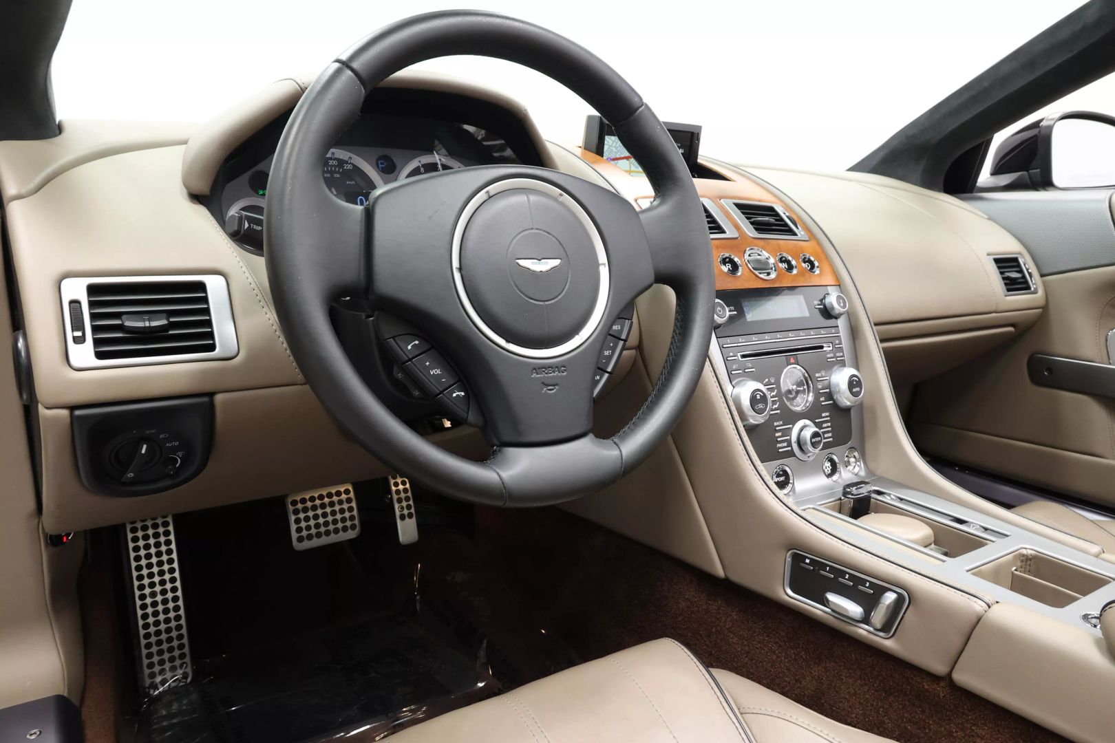 2015 Aston Martin Db9 - Image 2