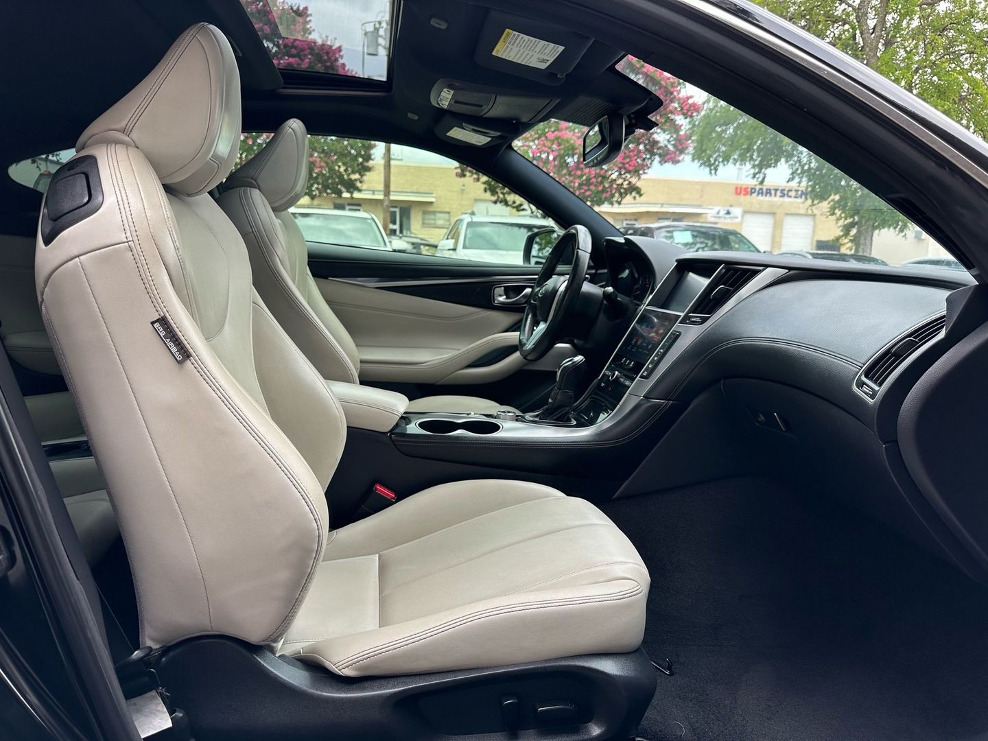2019 Infiniti Q60 - Image 16